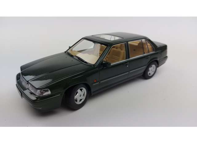 Volvo 960 1996 Donkergroen Metallic - 1:18